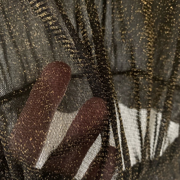 Black and gold sparkly top! - Picture 3 of 5
